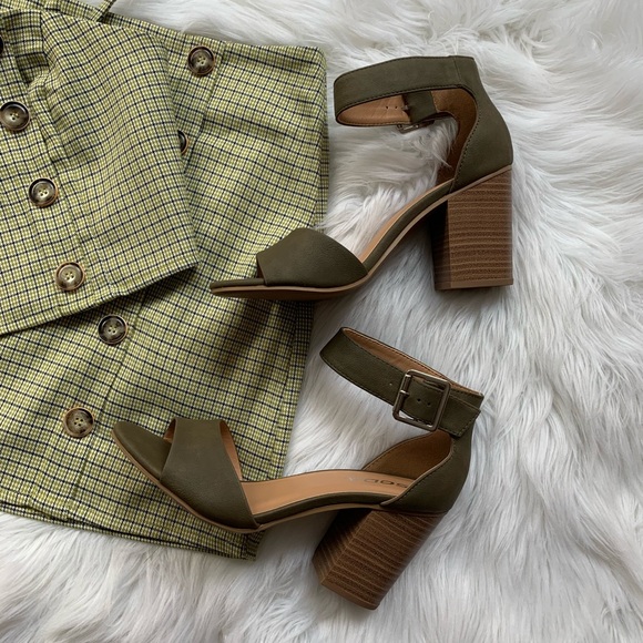 🆕 Quinn - Olive Green Sandal Heels - Picture 2 of 6